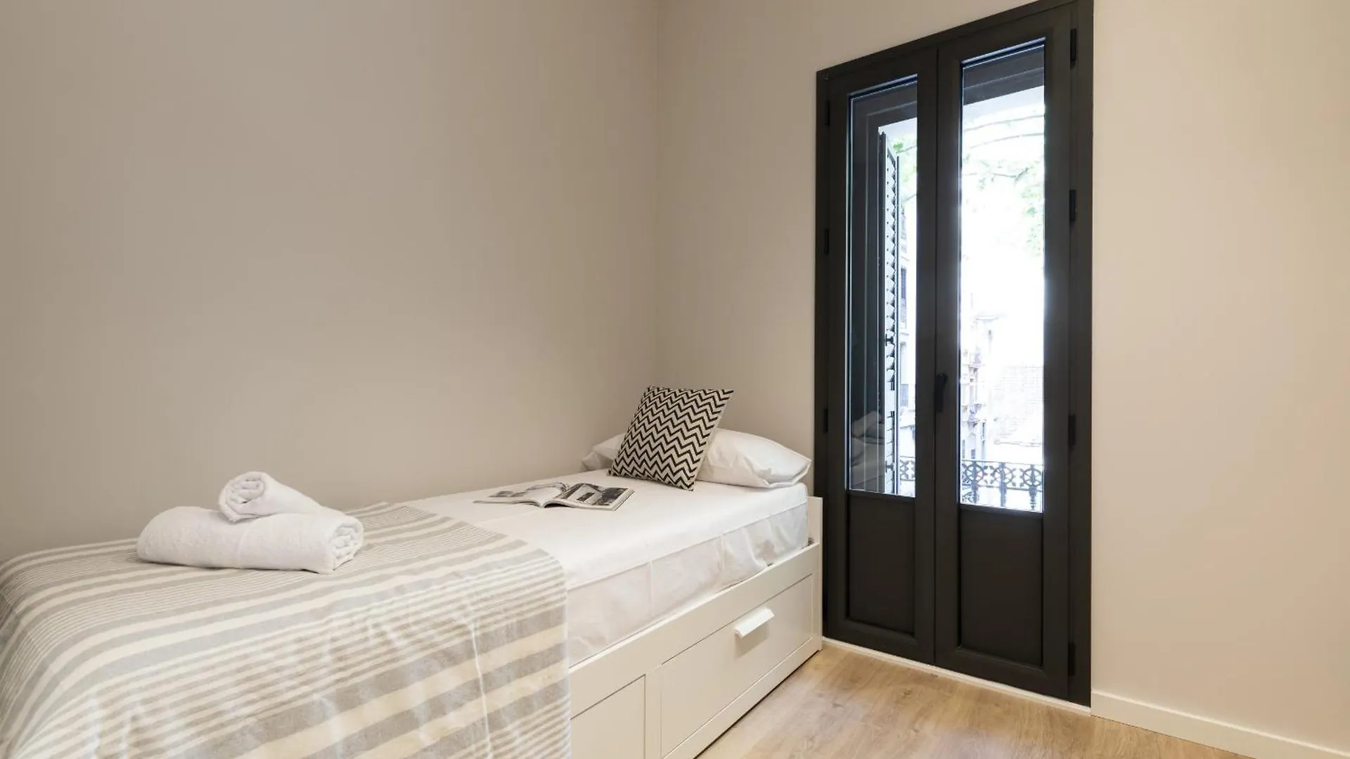 Ola Living Gracia Apartman Barcelona 0*,